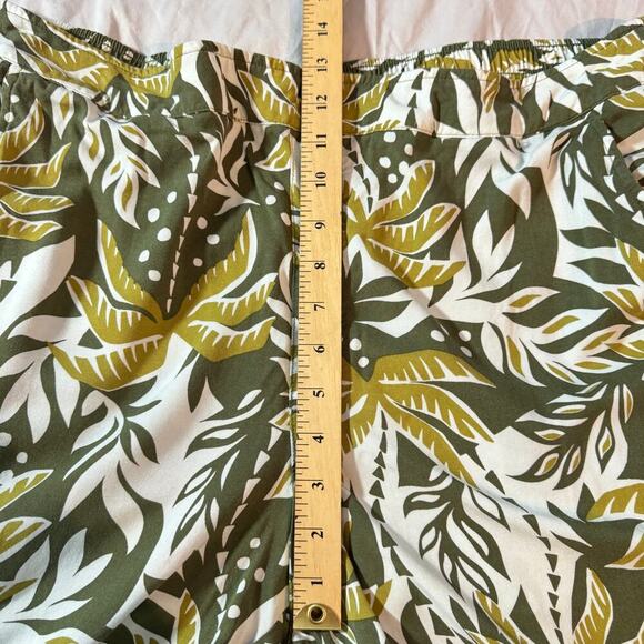 Old Navy Plus sz 2X High Rise Playa Wide Leg Pant Olive Green Floral Print - Picture 10 of 12
